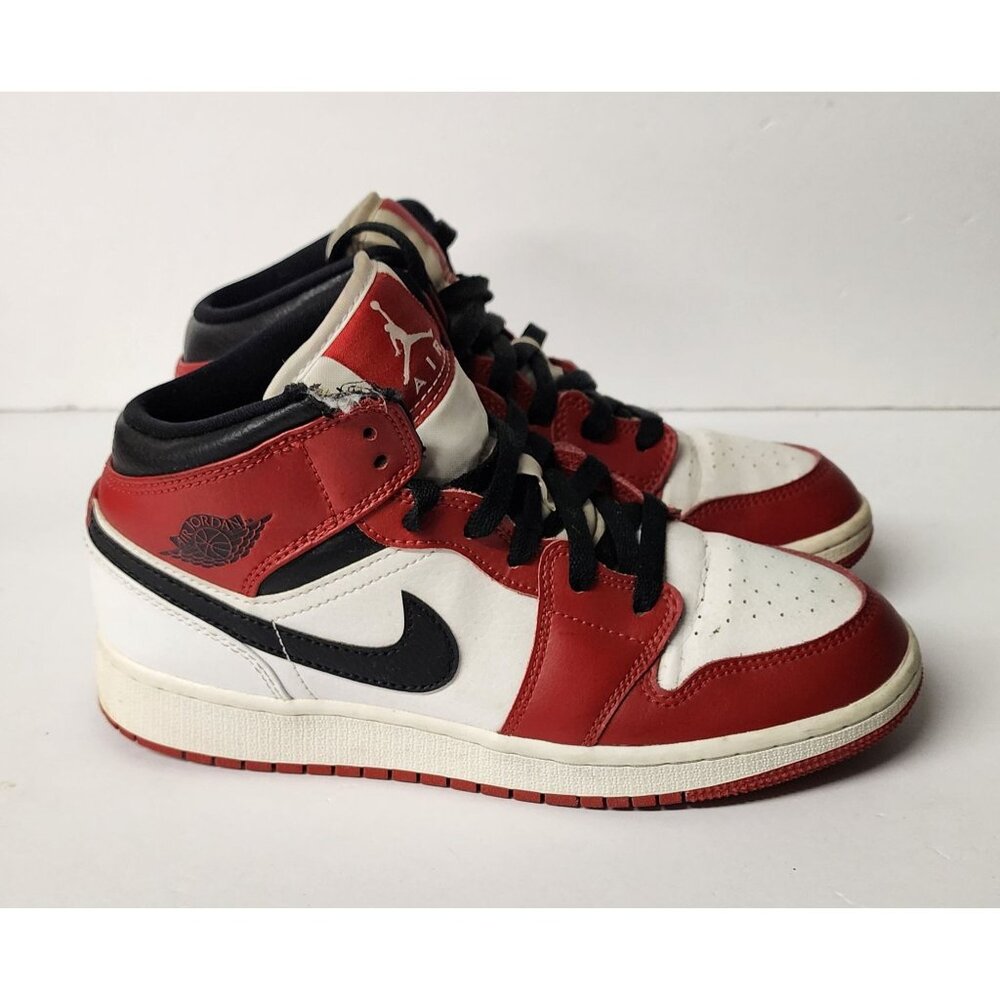 Nike Air Jordan 1 Retro Mid GS Chicago Red White Black Size 6Y